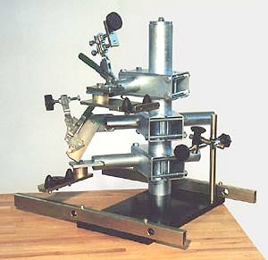 Modulplatte mit Vorrichtung zum Halten von Kettensgen