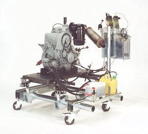 Deutz Motor diesel de 2 cilindros en Carro RWB con equipamiento especial para motores de fuertes vibraciones.
