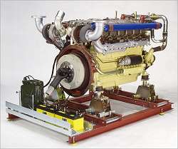 Support de moteur universel avec moteur diesel 12 cylindres
